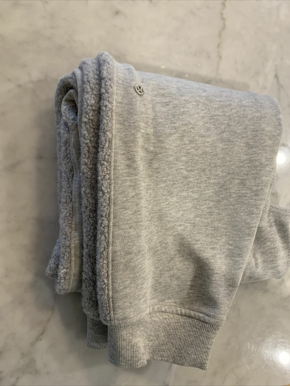 Authentic Lululemon Scuba Jogger *Sherpa Stripe Cozy Gray Sherpa-Trim Sweatpants - Picture 4 of 7